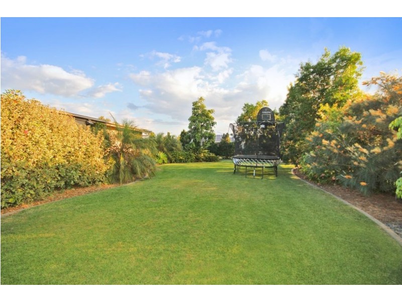 15 Meadow Court, Maudsland QLD 4210