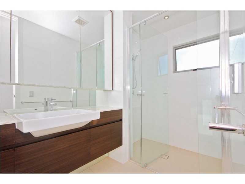 7502 Springfield Drive, Hope Island QLD 4212