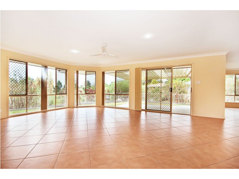 25 Armstrong Way, Highland Park QLD 4211