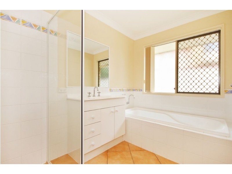 25 Armstrong Way, Highland Park QLD 4211