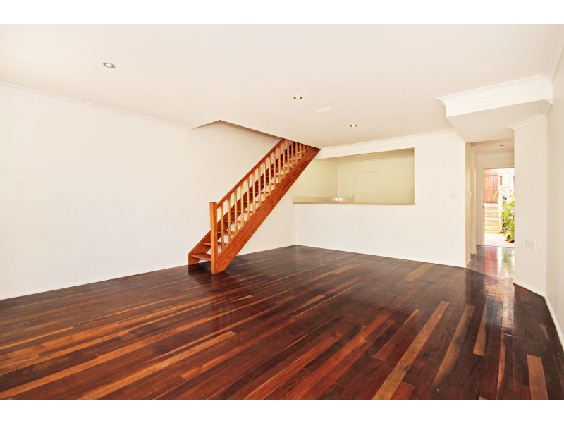 16/4 Sherwood Close, Mudgeeraba QLD 4213