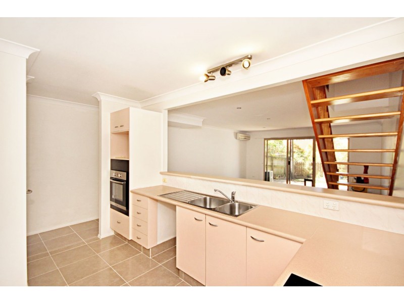 16/4 Sherwood Close, Mudgeeraba QLD 4213