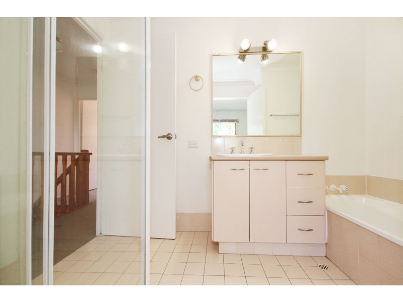 16/4 Sherwood Close, Mudgeeraba QLD 4213