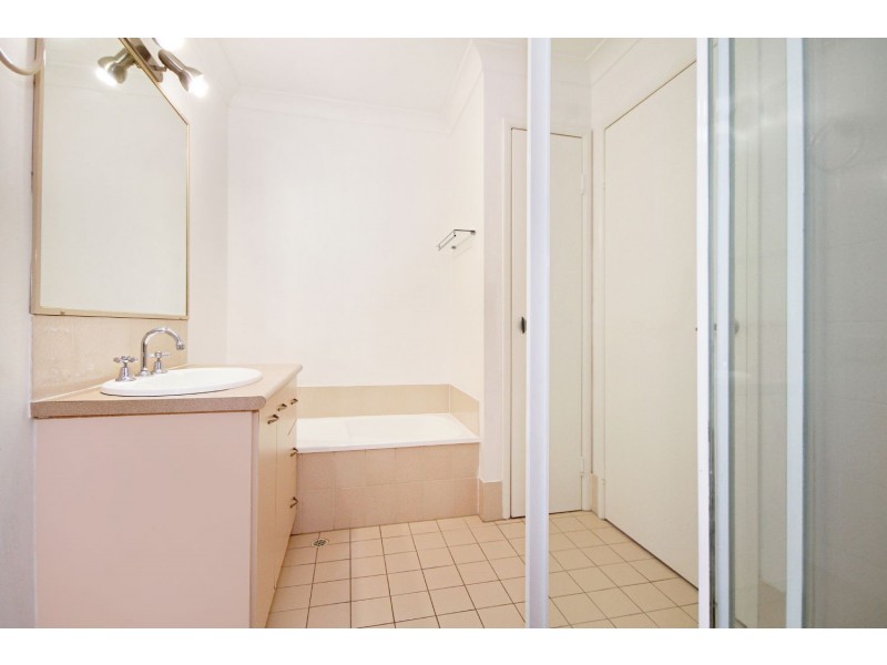 16/4 Sherwood Close, Mudgeeraba QLD 4213