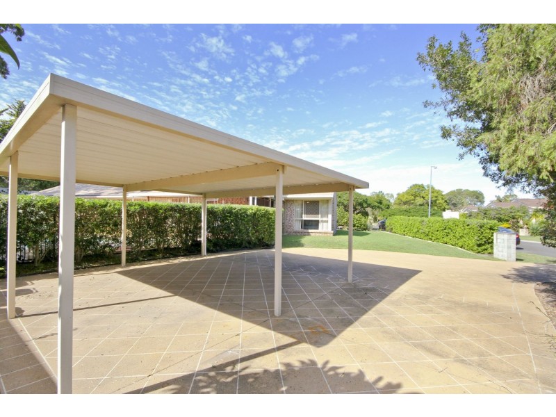 8 Beaconsfield Drive, Burleigh Waters QLD 4220