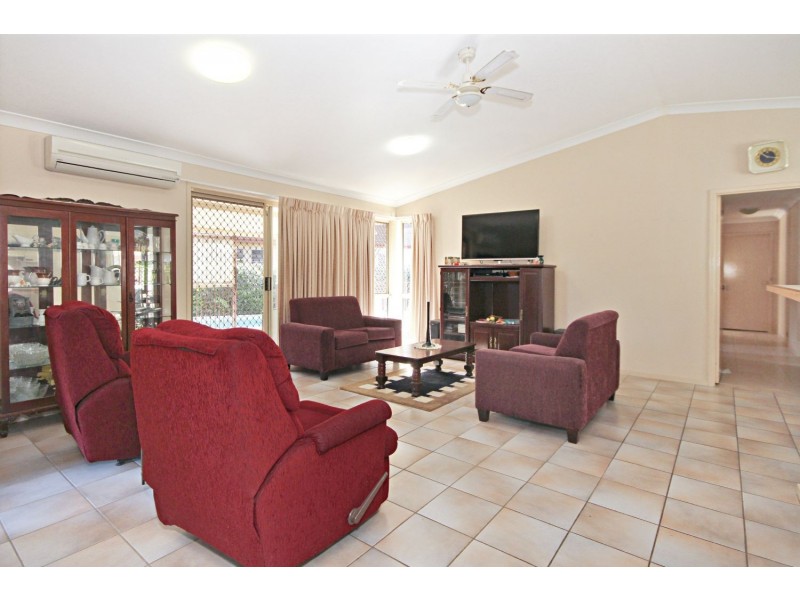 8 Beaconsfield Drive, Burleigh Waters QLD 4220