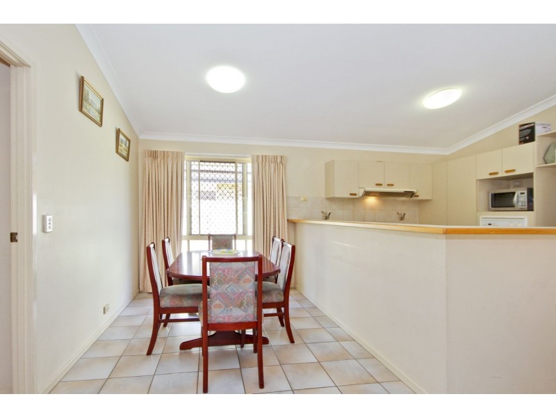 8 Beaconsfield Drive, Burleigh Waters QLD 4220