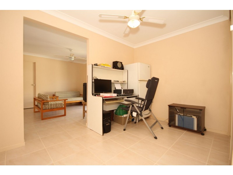 8 Beaconsfield Drive, Burleigh Waters QLD 4220