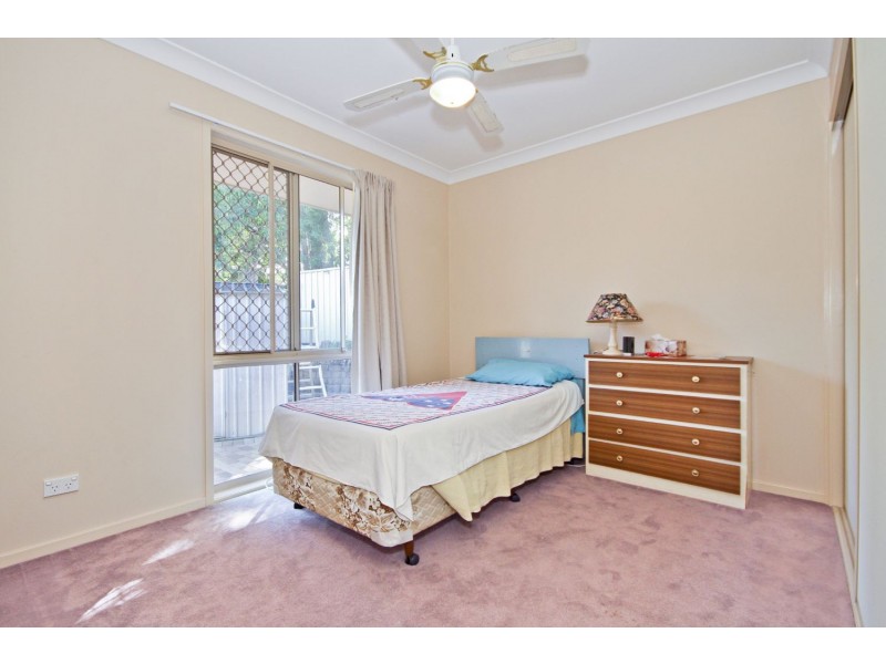 8 Beaconsfield Drive, Burleigh Waters QLD 4220