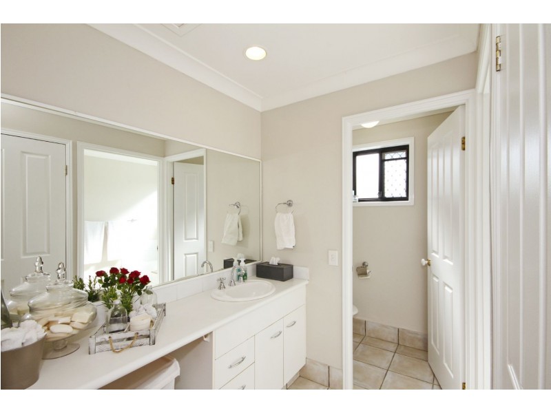 8 Altos Court, Mudgeeraba QLD 4213