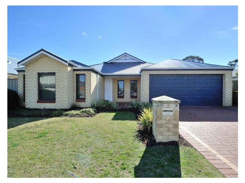 7 Weybridge Drive, Wellard WA 6170