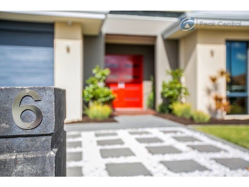6 Plymouth Corner, Success WA 6164