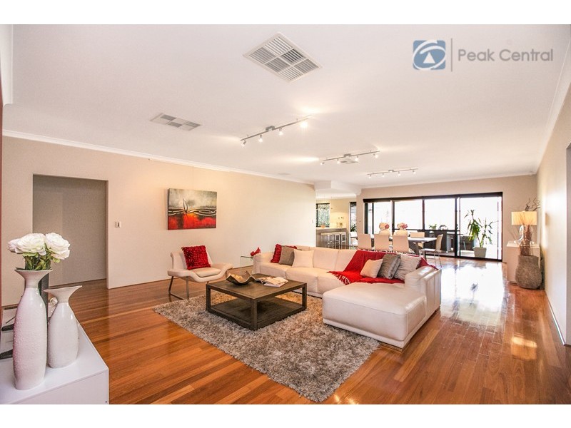 6 Plymouth Corner, Success WA 6164