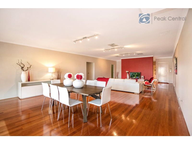 6 Plymouth Corner, Success WA 6164