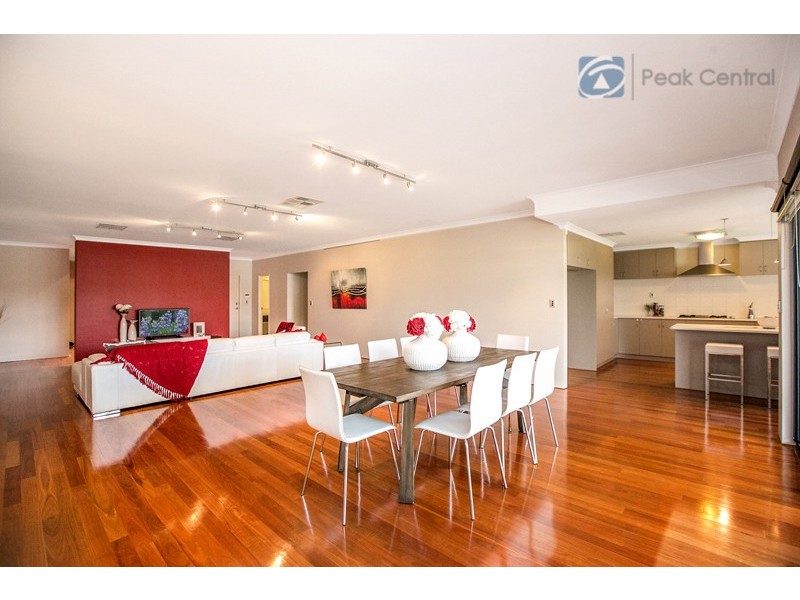 6 Plymouth Corner, Success WA 6164