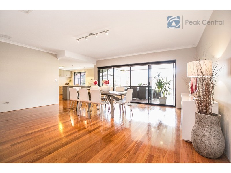 6 Plymouth Corner, Success WA 6164