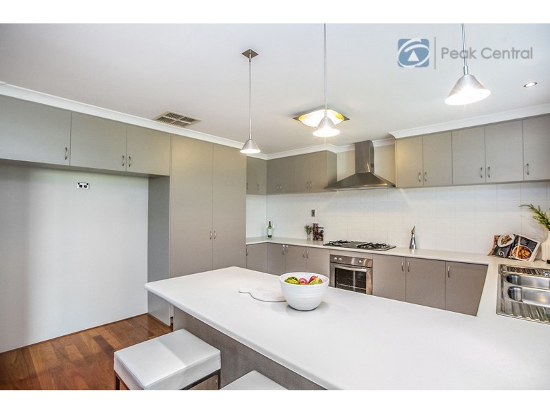 6 Plymouth Corner, Success WA 6164