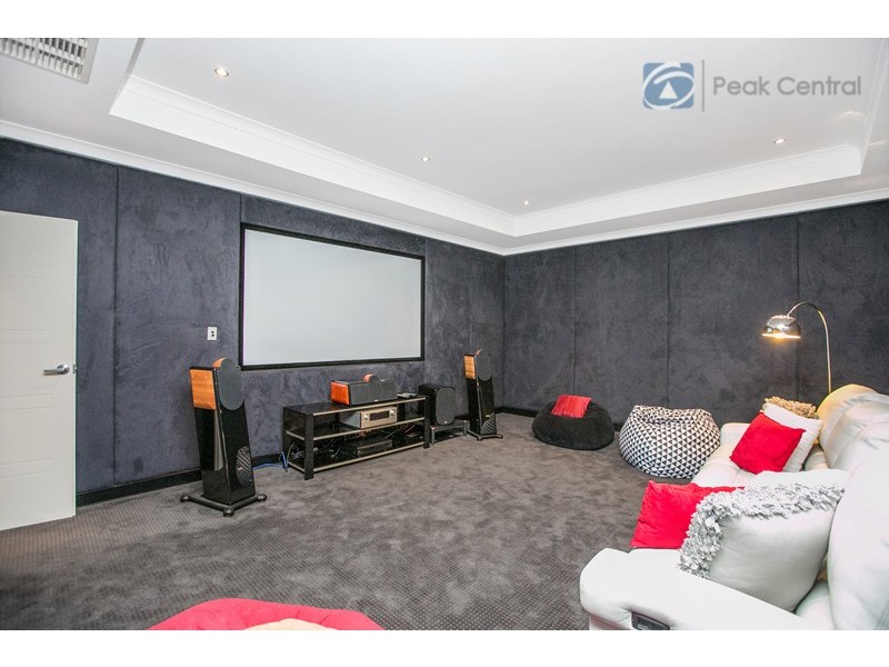 6 Plymouth Corner, Success WA 6164