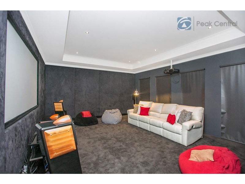 6 Plymouth Corner, Success WA 6164