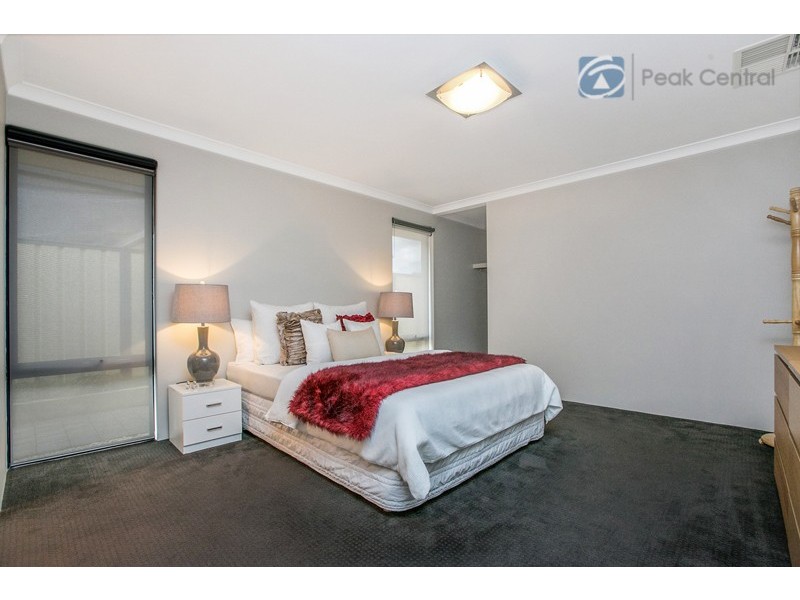 6 Plymouth Corner, Success WA 6164