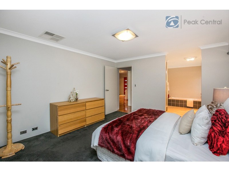 6 Plymouth Corner, Success WA 6164