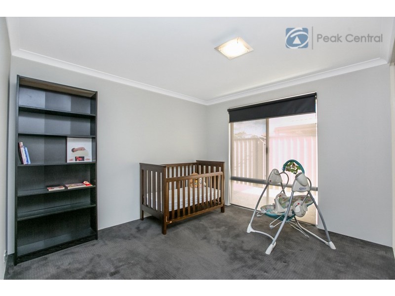 6 Plymouth Corner, Success WA 6164