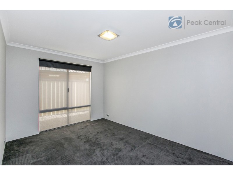 6 Plymouth Corner, Success WA 6164