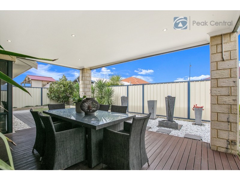 6 Plymouth Corner, Success WA 6164