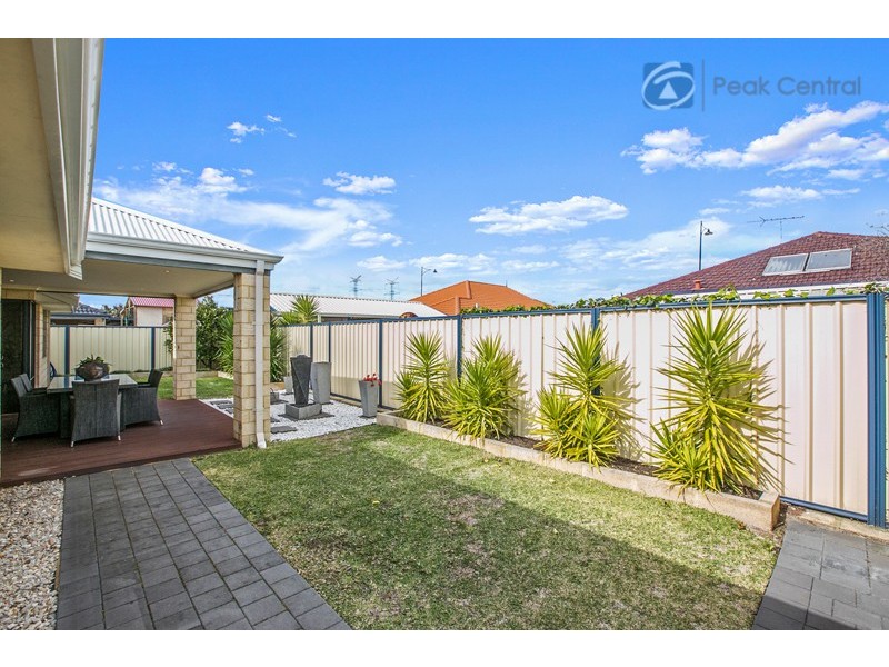 6 Plymouth Corner, Success WA 6164