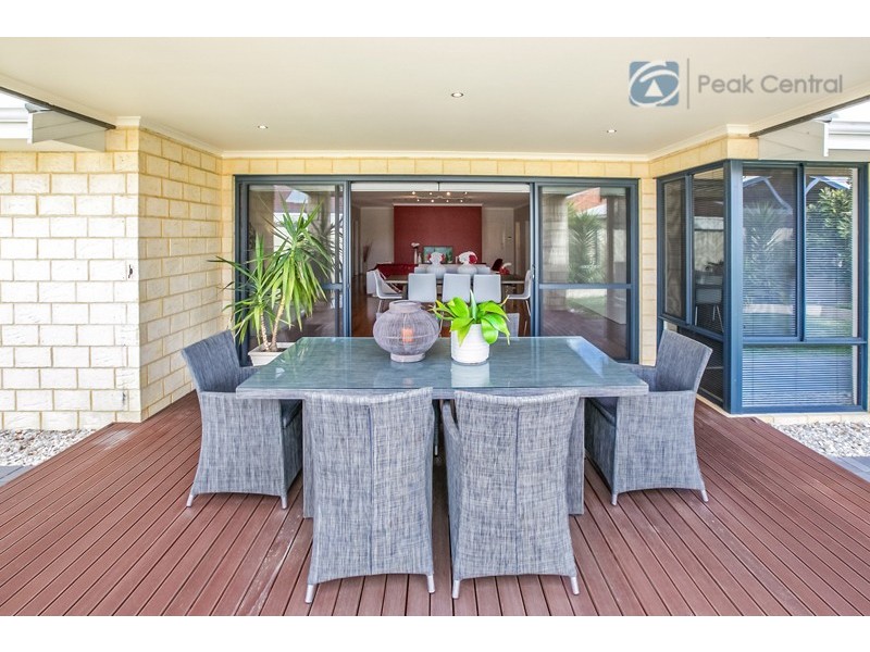 6 Plymouth Corner, Success WA 6164