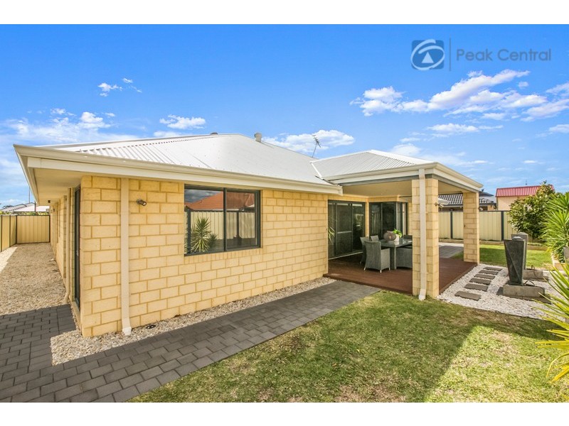 6 Plymouth Corner, Success WA 6164