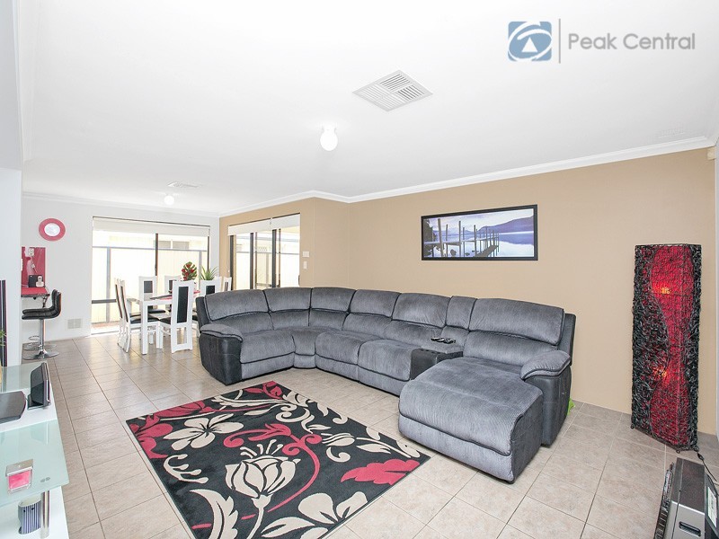 9 Sandleford Way, Hammond Park WA 6164