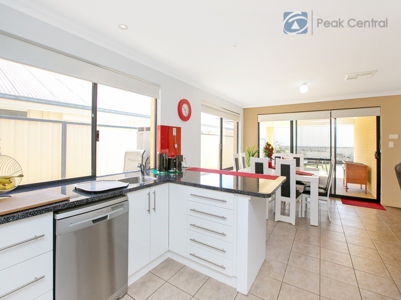 9 Sandleford Way, Hammond Park WA 6164