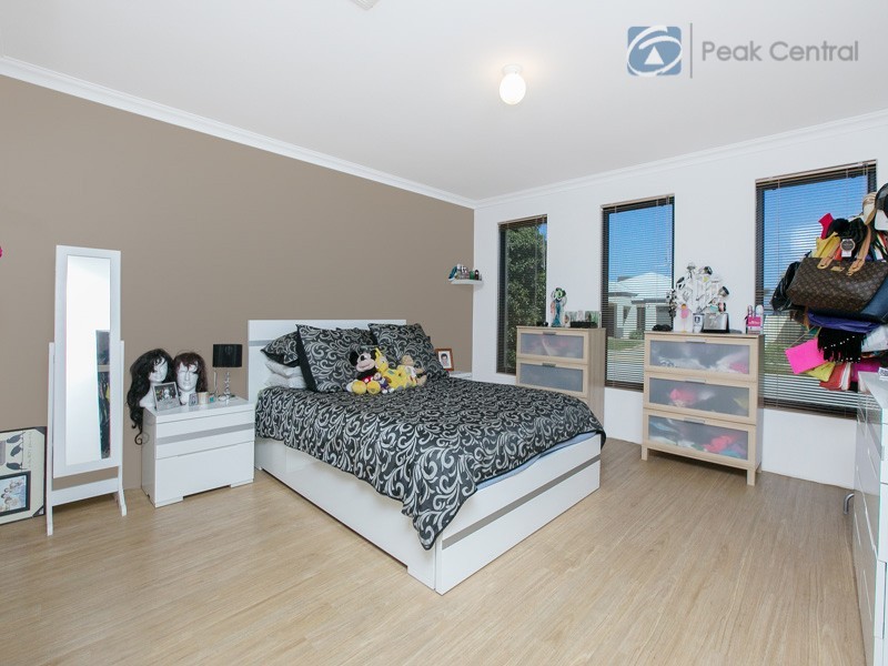 9 Sandleford Way, Hammond Park WA 6164