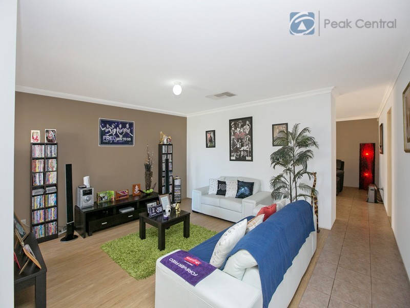 9 Sandleford Way, Hammond Park WA 6164