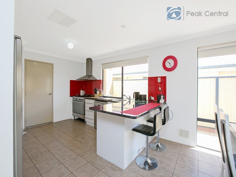 9 Sandleford Way, Hammond Park WA 6164