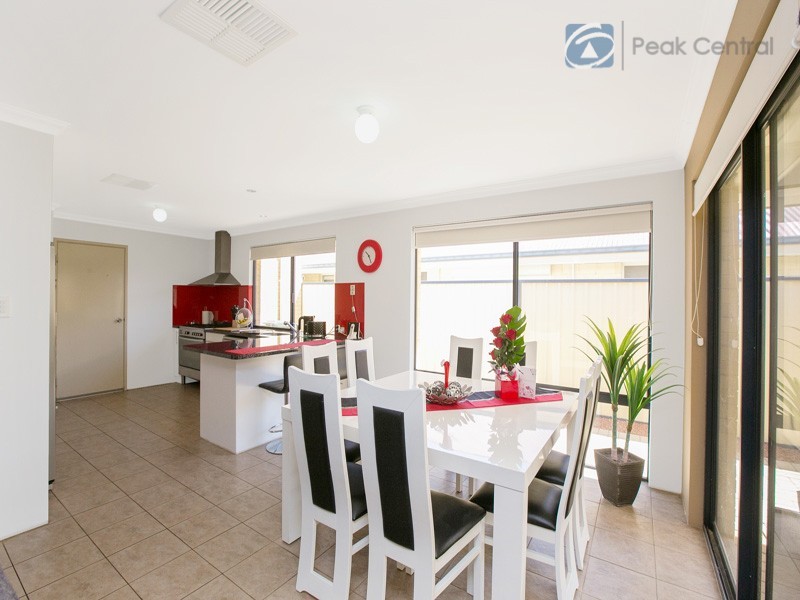 9 Sandleford Way, Hammond Park WA 6164