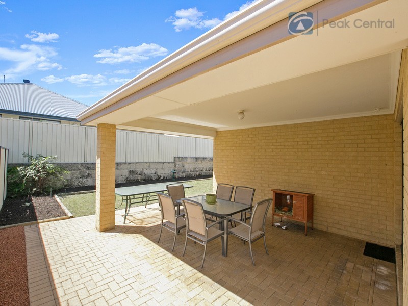 9 Sandleford Way, Hammond Park WA 6164