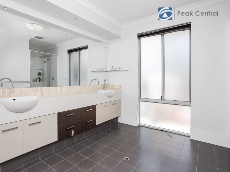 29 Flametree Bend, Hammond Park WA 6164