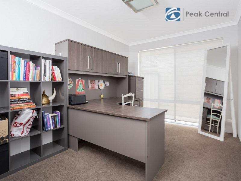 29 Flametree Bend, Hammond Park WA 6164