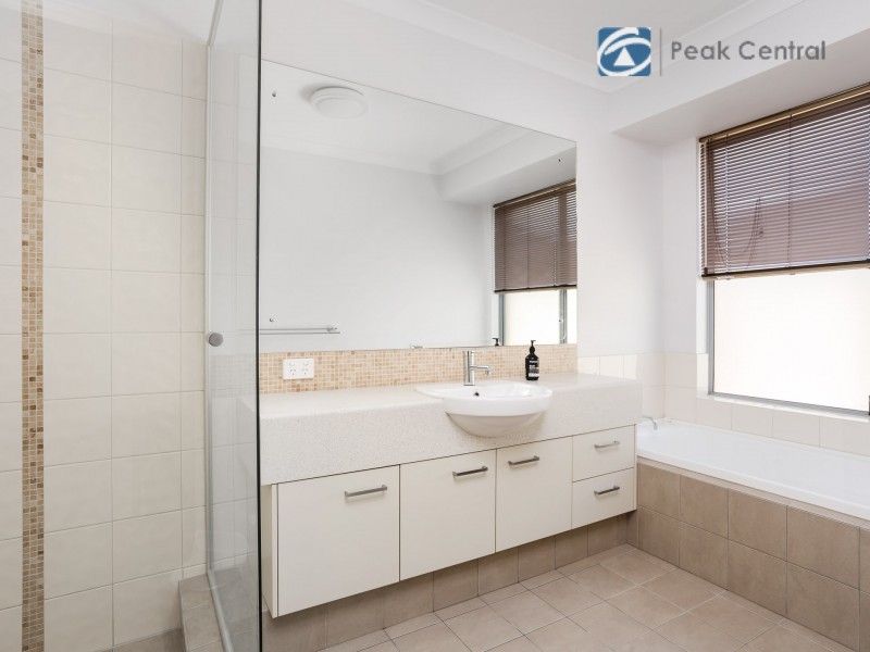 29 Flametree Bend, Hammond Park WA 6164