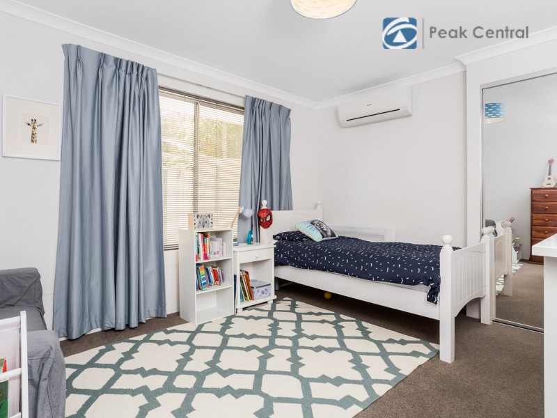 29 Flametree Bend, Hammond Park WA 6164