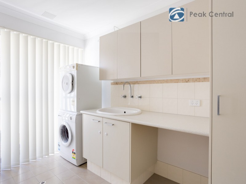 29 Flametree Bend, Hammond Park WA 6164