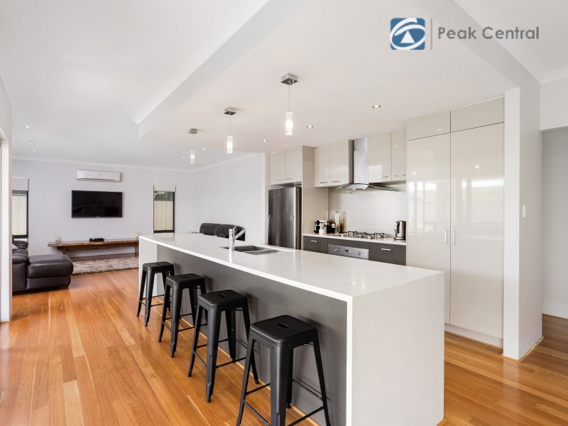 29 Flametree Bend, Hammond Park WA 6164