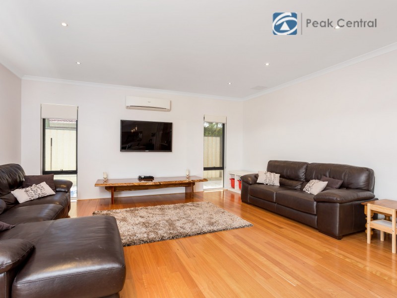 29 Flametree Bend, Hammond Park WA 6164