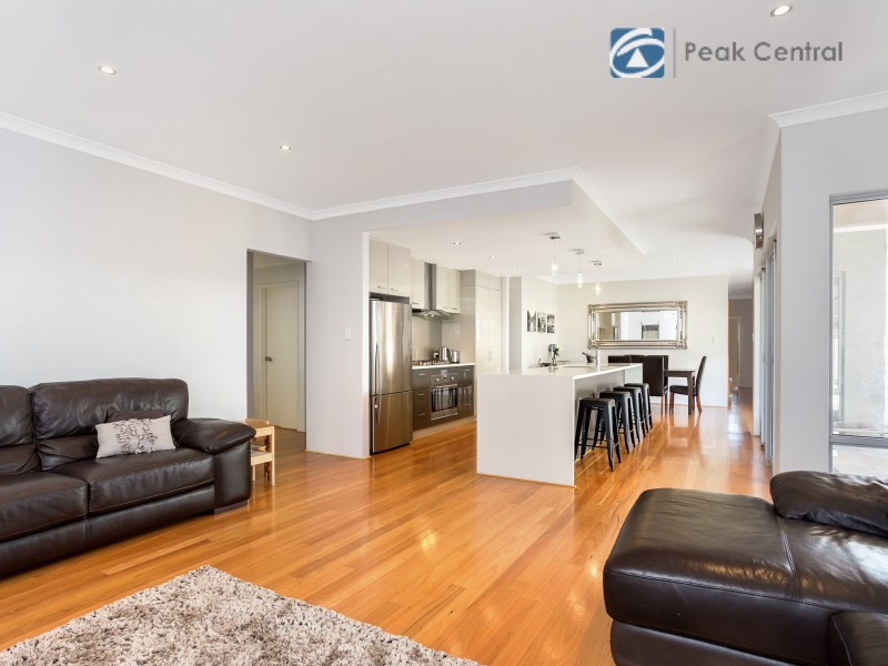 29 Flametree Bend, Hammond Park WA 6164