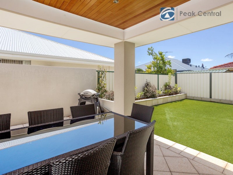 29 Flametree Bend, Hammond Park WA 6164