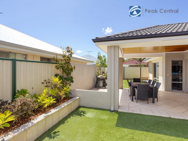 29 Flametree Bend, Hammond Park WA 6164