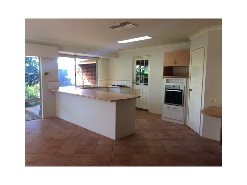16 Ellesmere Circuit, Success WA 6164
