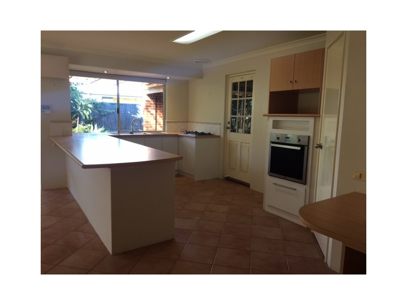 16 Ellesmere Circuit, Success WA 6164